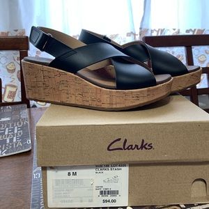 A cork wedge adds style to a casual-chic sandal a signature Cushion Soft